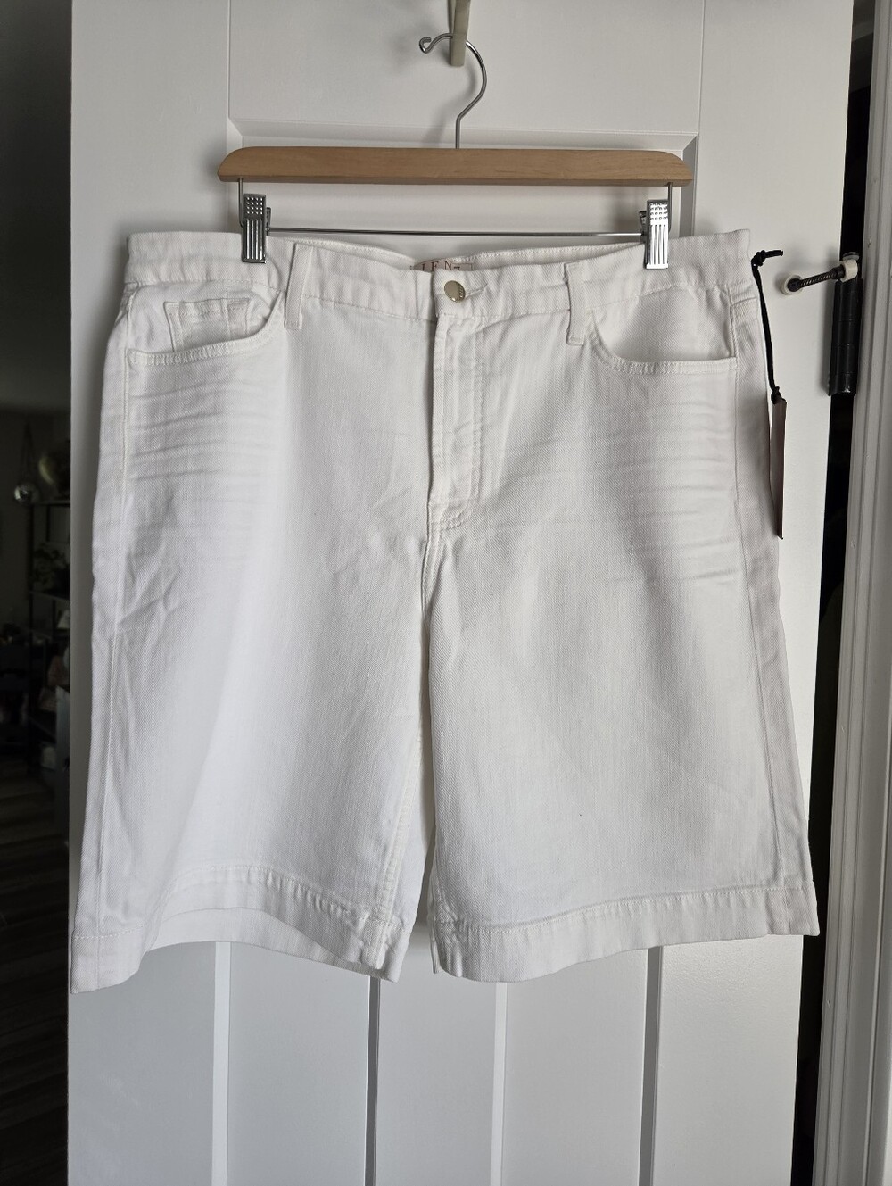 Jen7 For All Mankind Women's White Shorts Size 18 NWT